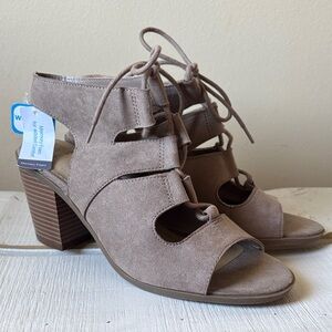 Time and Tru Women’s Taupe Lace-Up Suede Block Heel Sandals (WIDE WIDTH)